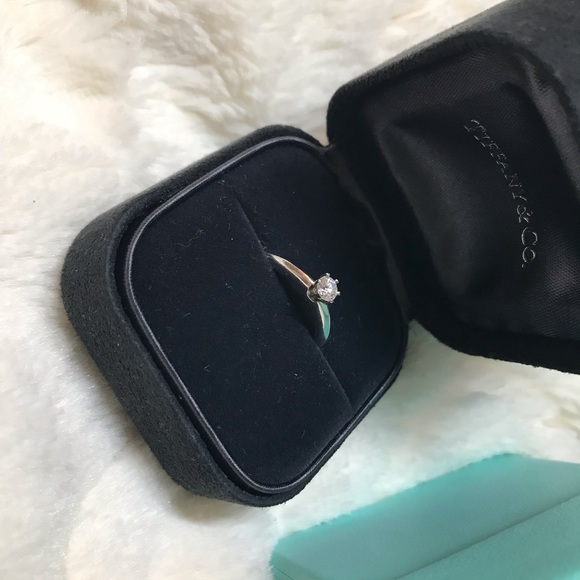 Tiffany diamond ring 💍 platinum - Picture 2 of 5